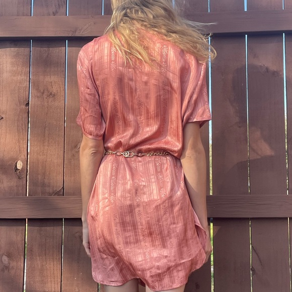 Cute versatile oversized pink button up dress / shirt or coverup - Picture 3 of 7